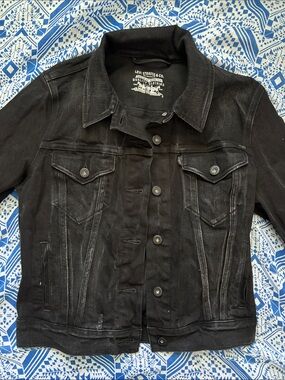 Women’s Black Levi Trucker Jacket